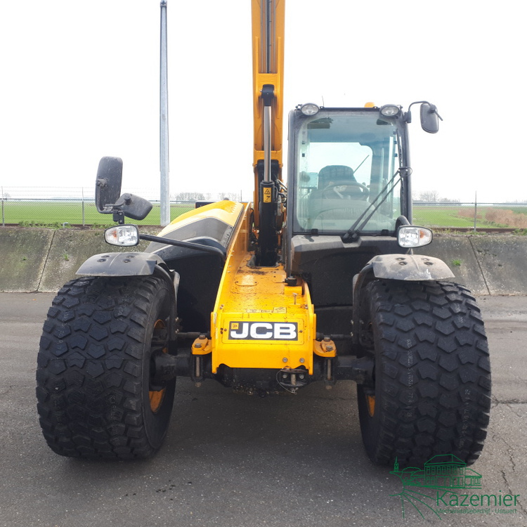 JCB 536-60AGRI op nieuwe banden gezet